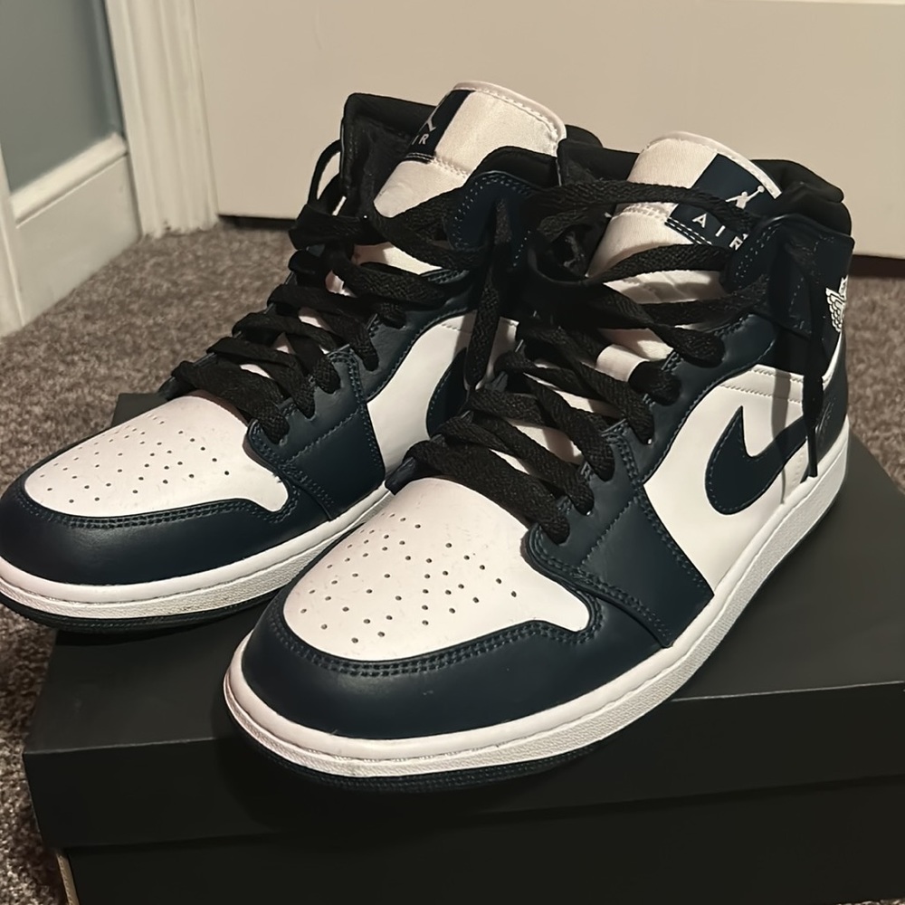 Jordan 1 Navy blue